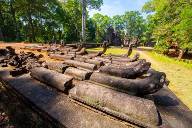 Angkor Thom çevresindeki kale Khmer İmparatorluğu 'na aittir. Angkor Thom 'un merkezinde yer alıyor.