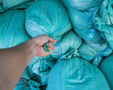 Yeşil kum torbalarına yakın çekim