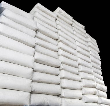 Depoda beyaz plastik torbalar yığını