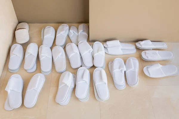 Белая Обувь Доме — стоковое фото