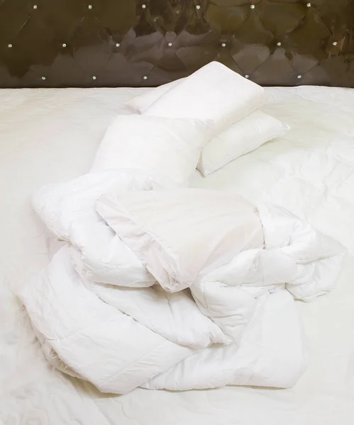 Used Hotel Room Bedding — ストック写真