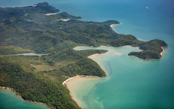 Adayı uçağın tepesinden alın.