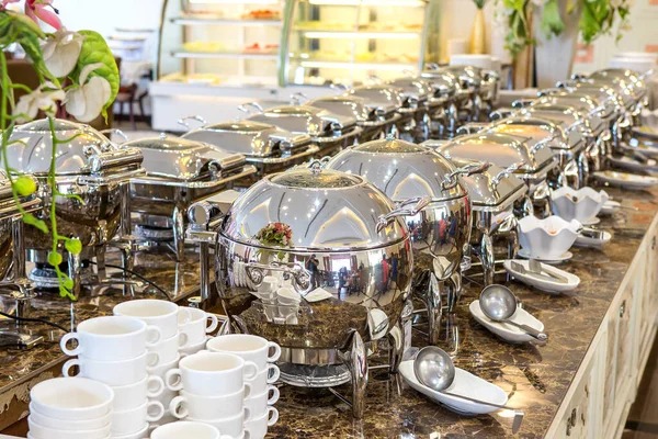 Muitos Pratos Buffet Que Estão Alinhados Servindo Clientes Hotel — Fotografia de Stock