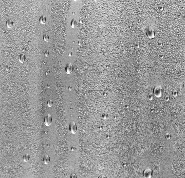 su beyaz arkaplanı düşürür