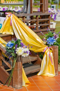 Düğün çiçeklerinin süslemesi