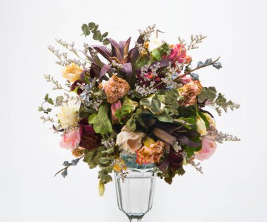 Güzel, klasik kurutulmuş çiçek buketleri..