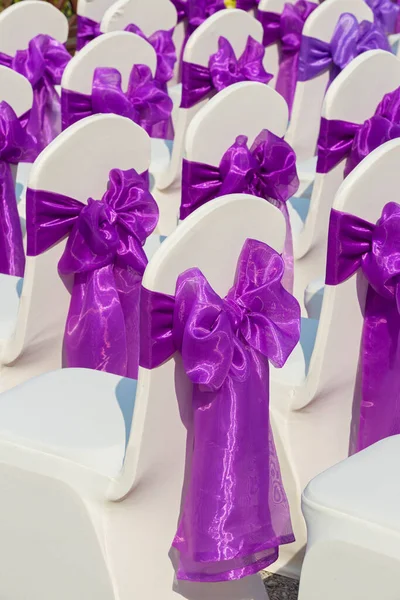 Düğüne katılanlar için sandalyeler ayarlandı..