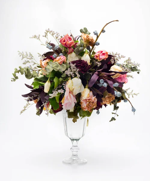 Güzel, klasik kurutulmuş çiçek buketleri..