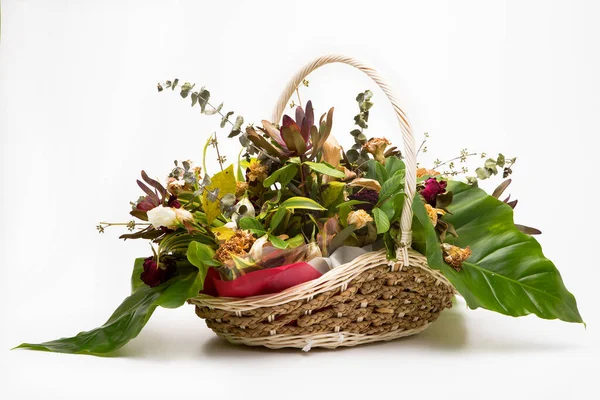 Güzel, klasik kurutulmuş çiçek buketleri..