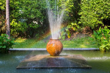 Bahçede havai fişekler