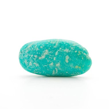 Kayalar, mineraller, mücevherler, beyaz arkaplan.