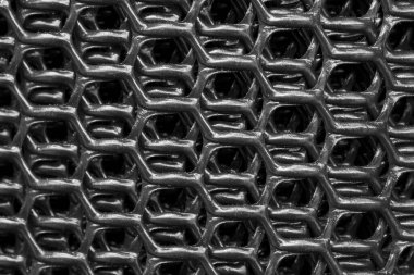 Siyah plastik ağ rulosu.