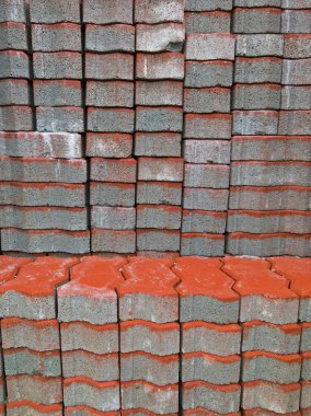 Beyaz arkaplanda kırmızı tuğla izole edildi