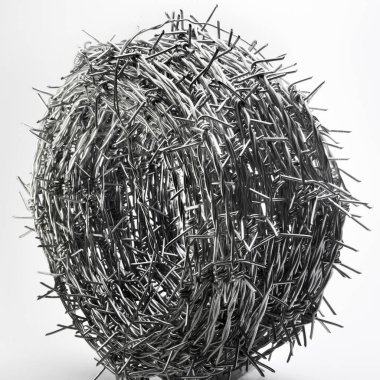 Beyaz arkaplan üzerinde dikenli tel rulo