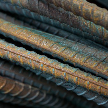 Çelik parmaklıklar arka planda. Çubuk arkaplanı güçlendiriliyor