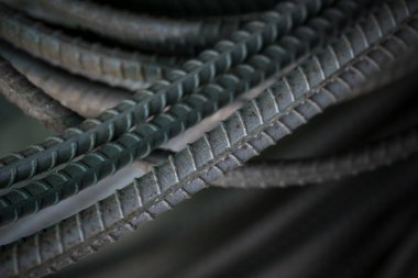 Çelik parmaklıklar arka planda. Çubuk arkaplanı güçlendiriliyor