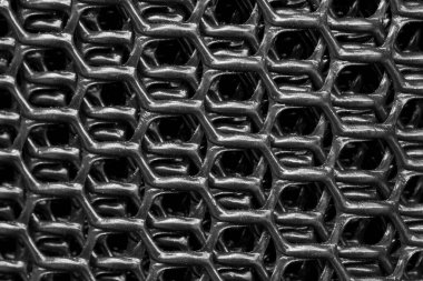 Siyah plastik ağ rulosu.