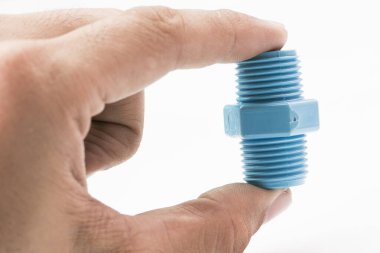 mavi pvc boru bağlantısı beyaz üzerinde izole edildi