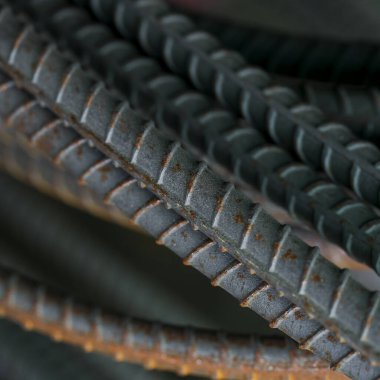 Çelik parmaklıklar arka planda. Çubuk arkaplanı güçlendiriliyor