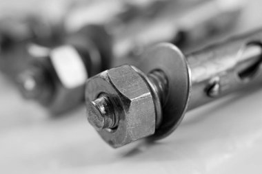 beyaz arka planda cıvata, fındık