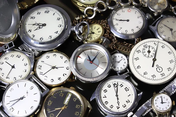 arka plandan saatler