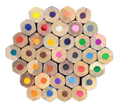 Renkli kalemler üzerinde beyaz izole paleti