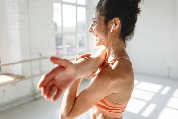 Porträt Einer Gut Aussehenden Glücklichen Frau Die Yoga Übungen Sonnigen — Stockfoto