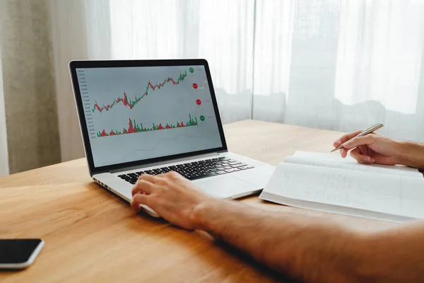 Adult Man Working Stock Market Analyzing Securities Trend Male Trader — Stock Photo, Image