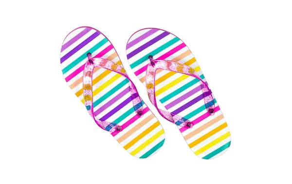 Zapatillas de playa aisladas en rayas de colores sobre un fondo blanco — Foto de Stock