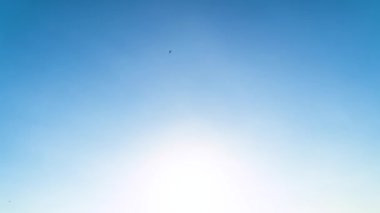 4K Zaman atlaması, bulutlu güzel bir gökyüzü, bulutlu bir gökyüzü, bulutlu bir hava, bulutlu mavi bir gökyüzü, bulutlu ve güneşli bir hava, Sunrise Bulutları. Phuket Tayland 'da.