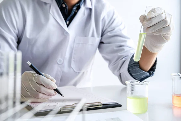 Biokemi Laboratorieforskning Chemist Analysera Prov Laboratorium Med Utrustning Och Vetenskap — Stockfoto