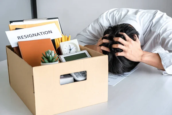 Images Packing All His Personal Belongings Files Brown Cardboard Box — Stock Photo, Image