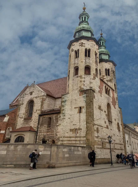 CRACOW, POLAND - 29 Aralık 2019: Grodzka Caddesi 'ndeki St. Andrew Kilisesi.