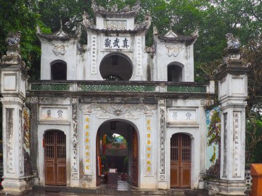 HANOI, VİETNAM - 16 Mart 2017: Taoist tapınağı 11. yüzyıla dayanır.. 