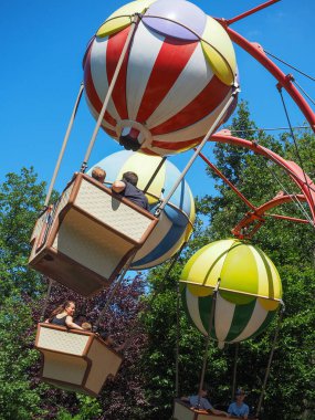St. MARGARETHEN, AUSTRIA - 8 Haziran 2017: balon atlıkarınca. Aile parkında çekim, Burgenland bölgesinde eğlence parkı.
