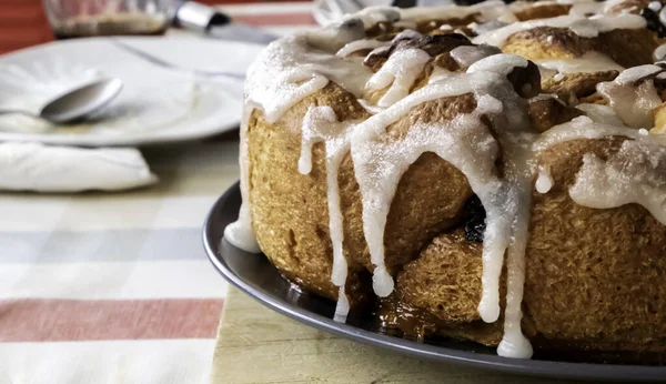 Freshly Baked Cake Red Fruits White Sugar Frosting Chelsea Bun — Stock Photo, Image