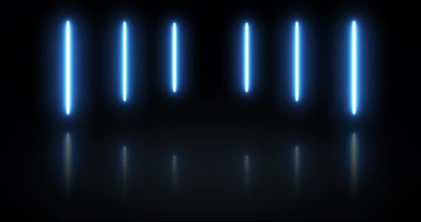 Parallel pulsierende, parallele Laserstrahllinien werfen ein blaues Licht über einen schwarzen Hintergrund mit reflektierendem Grund. 4K video animation. 3D-Renderer — Stockvideo