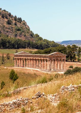 İtalya 'nın Sicilya kentindeki Segesta Yunan tapınağının antik kalıntıları..