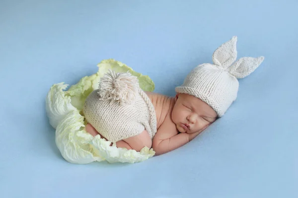 Portrait Rapproché Nouveau Avec Chapeau Tricoté Blanc Sur Tête Concept — Photo