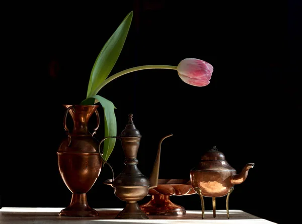 One Pink Tulip Brass Items Table Day Light Black Background — Stock Photo, Image