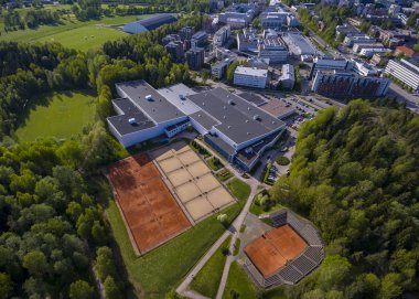 Tali tenis merkezi, seçici odaklanma