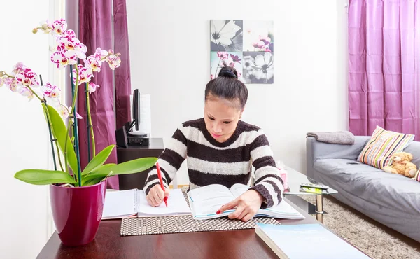 Aziatische Hey in huis — Stockfoto