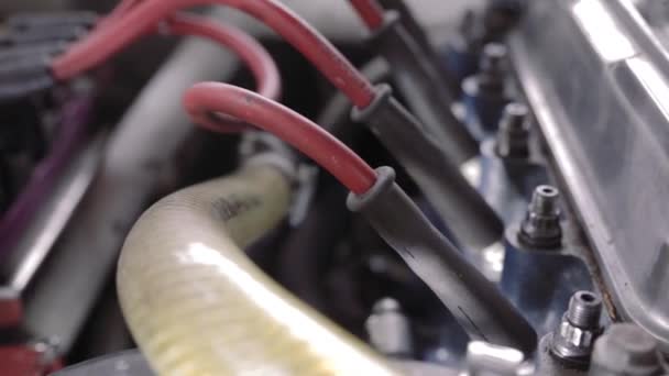 Detail der Teile zu einem alten Motor — Stockvideo