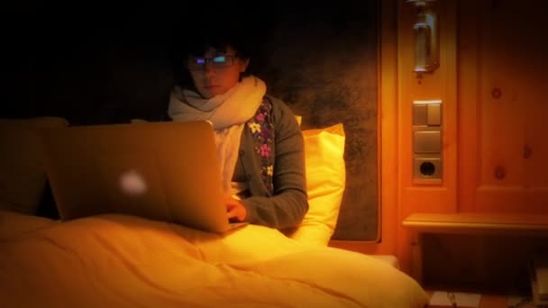 Girl working on laptop during thunderstorms — Stock Video