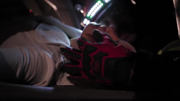 Paramedics diagnosing an injured woman — Stock Footage Paramedics diagnosing an injured woman Video Clip