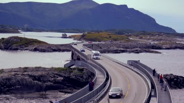 Samochody autostrada mostem — Wideo stockowe