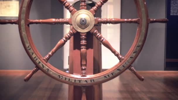 Houten roer in tentoonstelling — Stockvideo