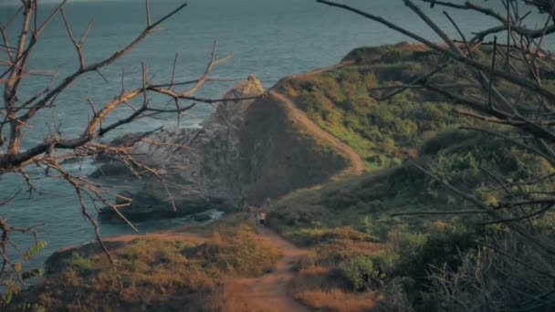 Панорамный вид на удивительную скалу — стоковое видео