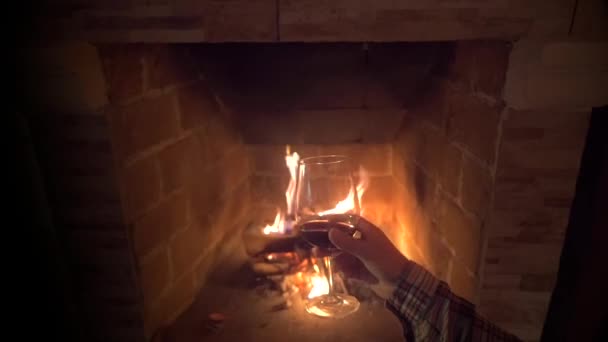 Homme dégustation de vin rouge — Video