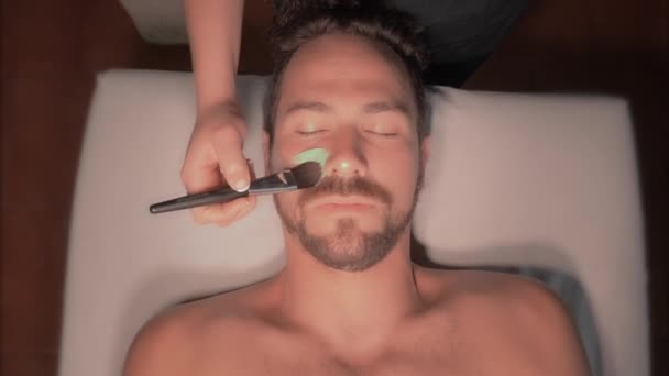 Man receiving a facial treatment — Stock Video